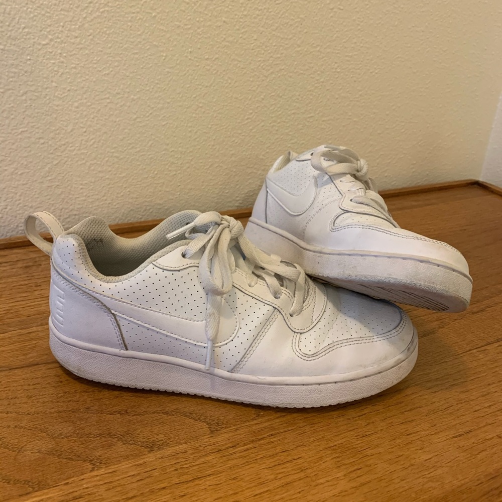 White Nike sneakers size 8